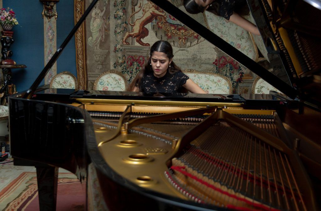 Las Cualidades de una Pianista en Madrid: Excelencia y Dedicación